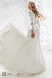 Свадебное платье  Мэлоди А-силуэт, V вырез, Атласные, Без корсета, С разрезом на ноге, С рукавами