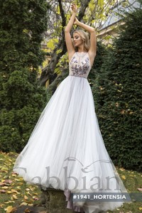 Свадебное платье  Хортенсия А-силуэт, Закрытые, Кружевные, Легкие, С открытой спиной